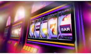 Animasi bonus menampilkan simbol bom dengan ledakan dinamis Animasi bonus dengan simbol bom meledak di Bonanza Gold