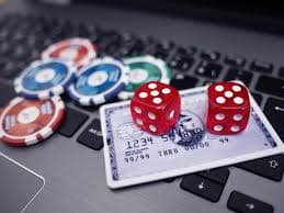 Layar permainan Crash qq milan menampilkan grafik multiplier yang meningkat dan tombol keluar